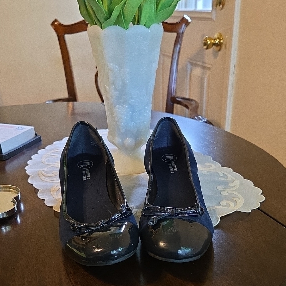 Mootsies Tootsies Black and Blue Loafers with Decorative Detail